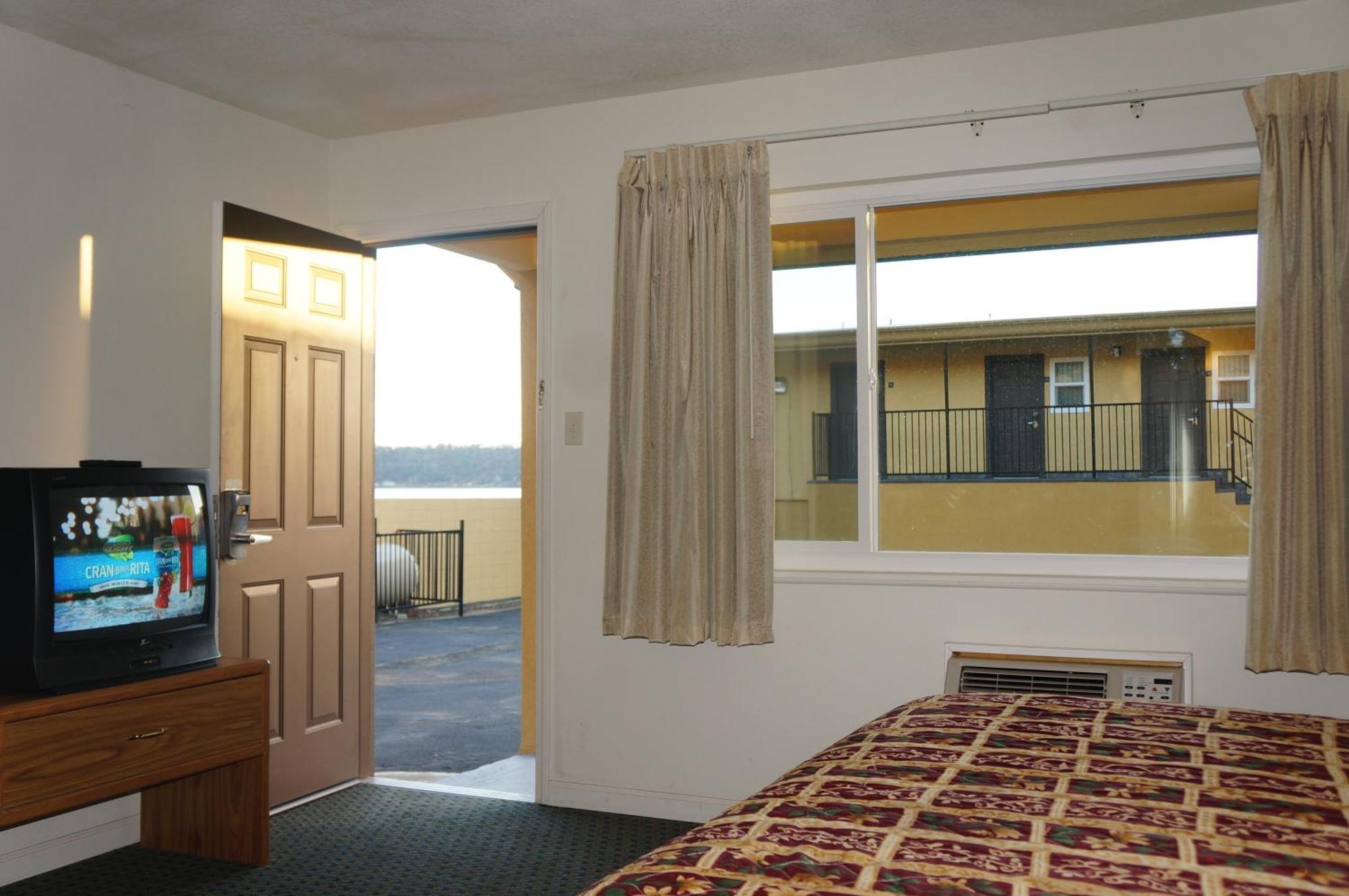 Lake Marina Inn Clearlake Oaks Room photo